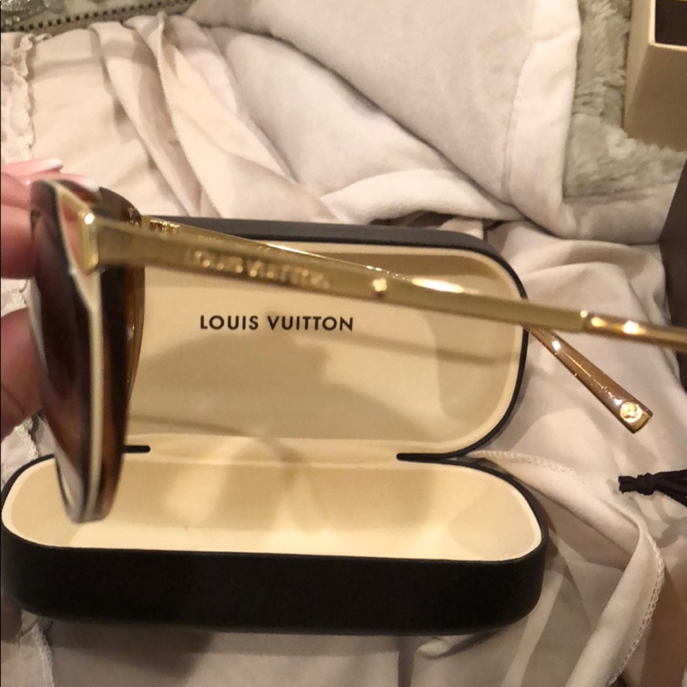 Louis Vuitton Sunglasses - Picture 5 of 8